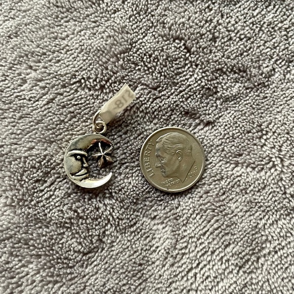 Moon sterling silver charm - Picture 2 of 2